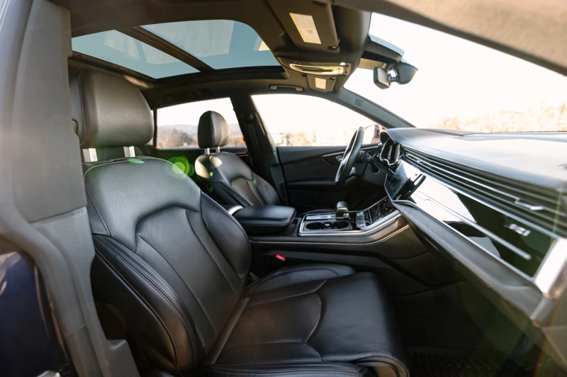 Audi Q8 Technik S-Line/Завиващ заден мост/B&O/Масажи, снимка 9 - Автомобили и джипове - 52537779