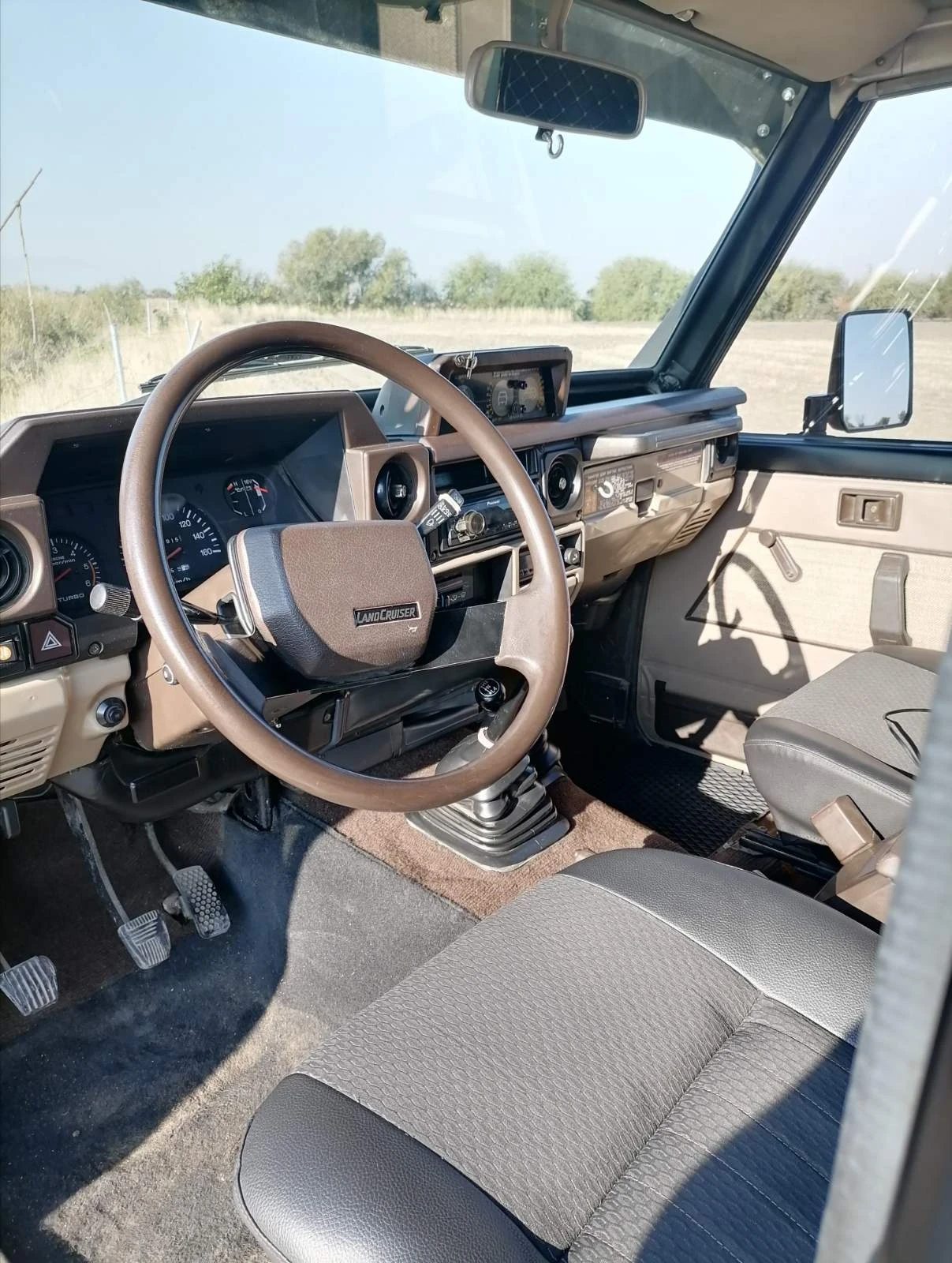 Toyota Land cruiser В отлично състояние с три комлекта гуми 20000лв  - изображение 3