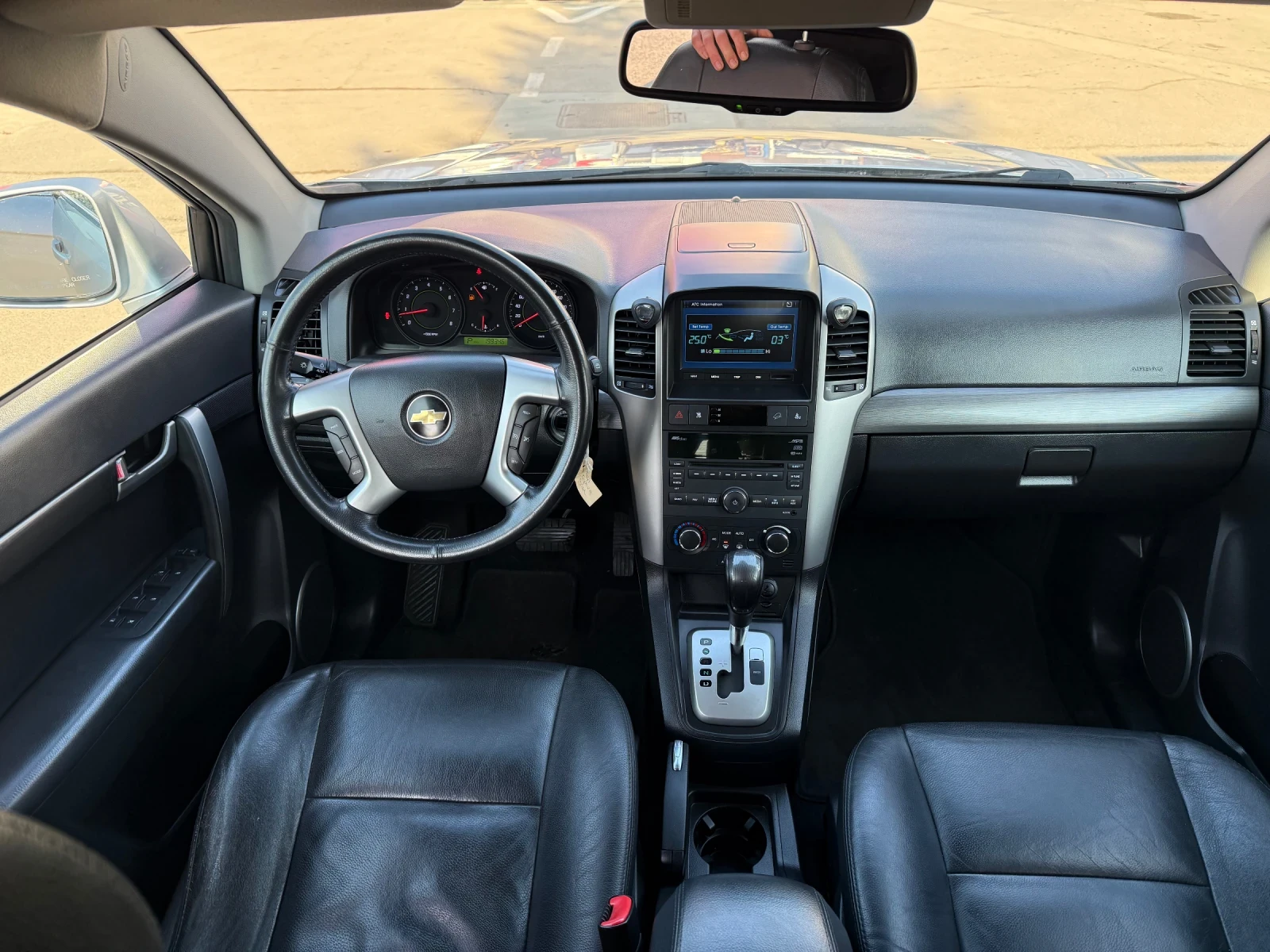 Chevrolet Captiva 3.2/Автомат/4х4/Фулл/СН, снимка 12 - Автомобили и джипове - 53656037