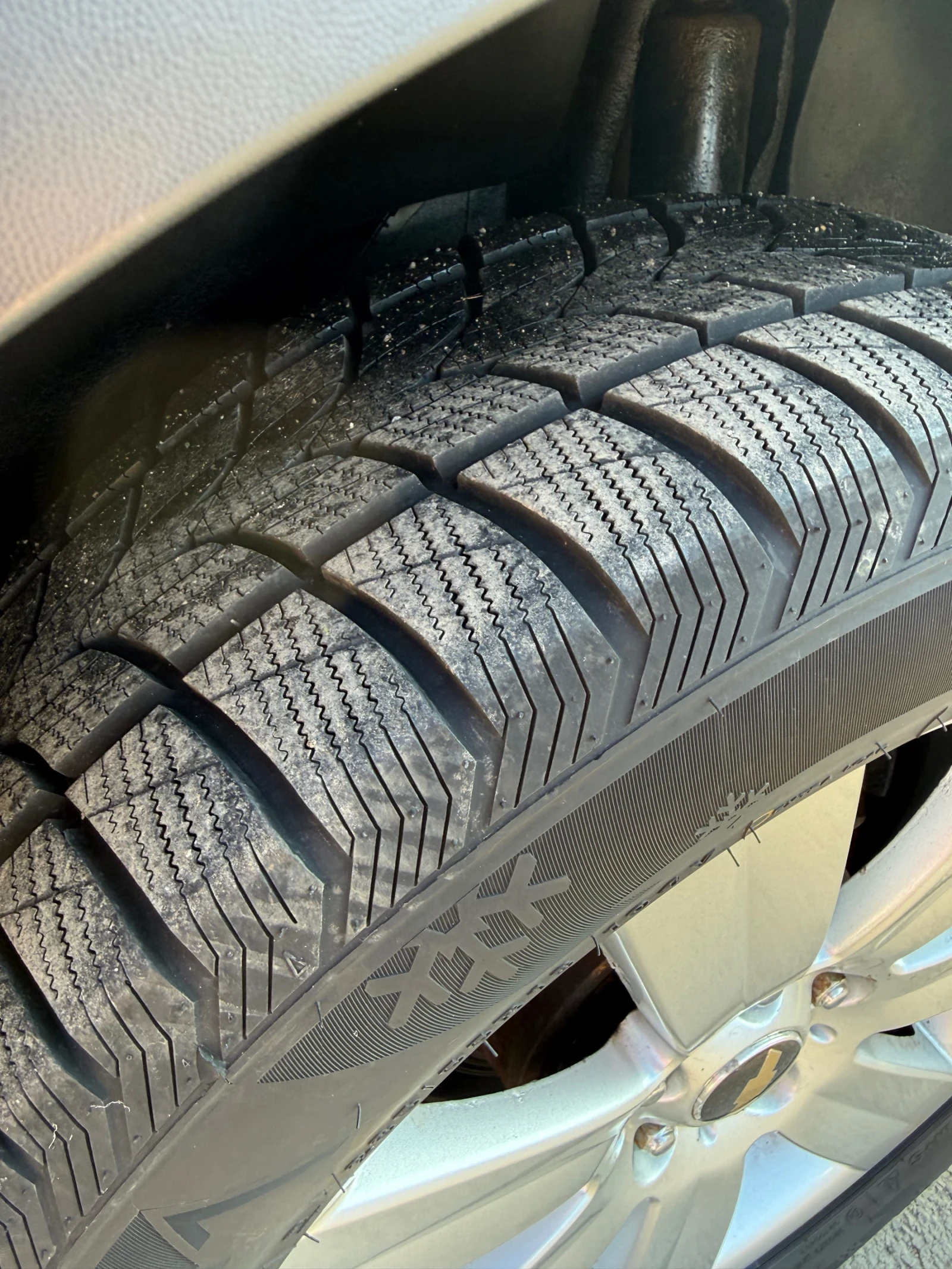 Chevrolet Captiva 3.2/Автомат/4х4/Фулл/СН, снимка 10 - Автомобили и джипове - 53656037