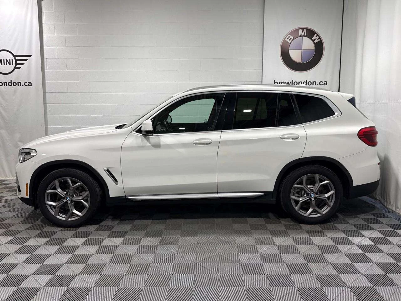 BMW X3 Alpine White / Black VernascaHeated sports front s, снимка 3 - Автомобили и джипове - 54930782