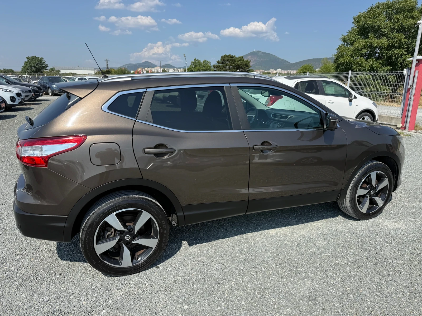 Nissan Qashqai (KATO НОВА), снимка 5 - Автомобили и джипове - 55501983