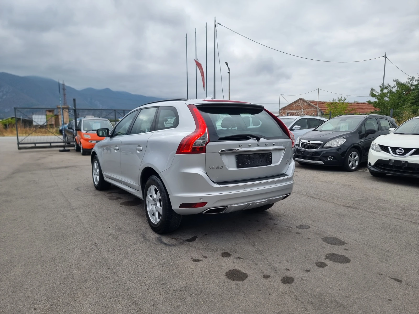 Volvo XC60 2.4 D4 FACE, снимка 5 - Автомобили и джипове - 55847146