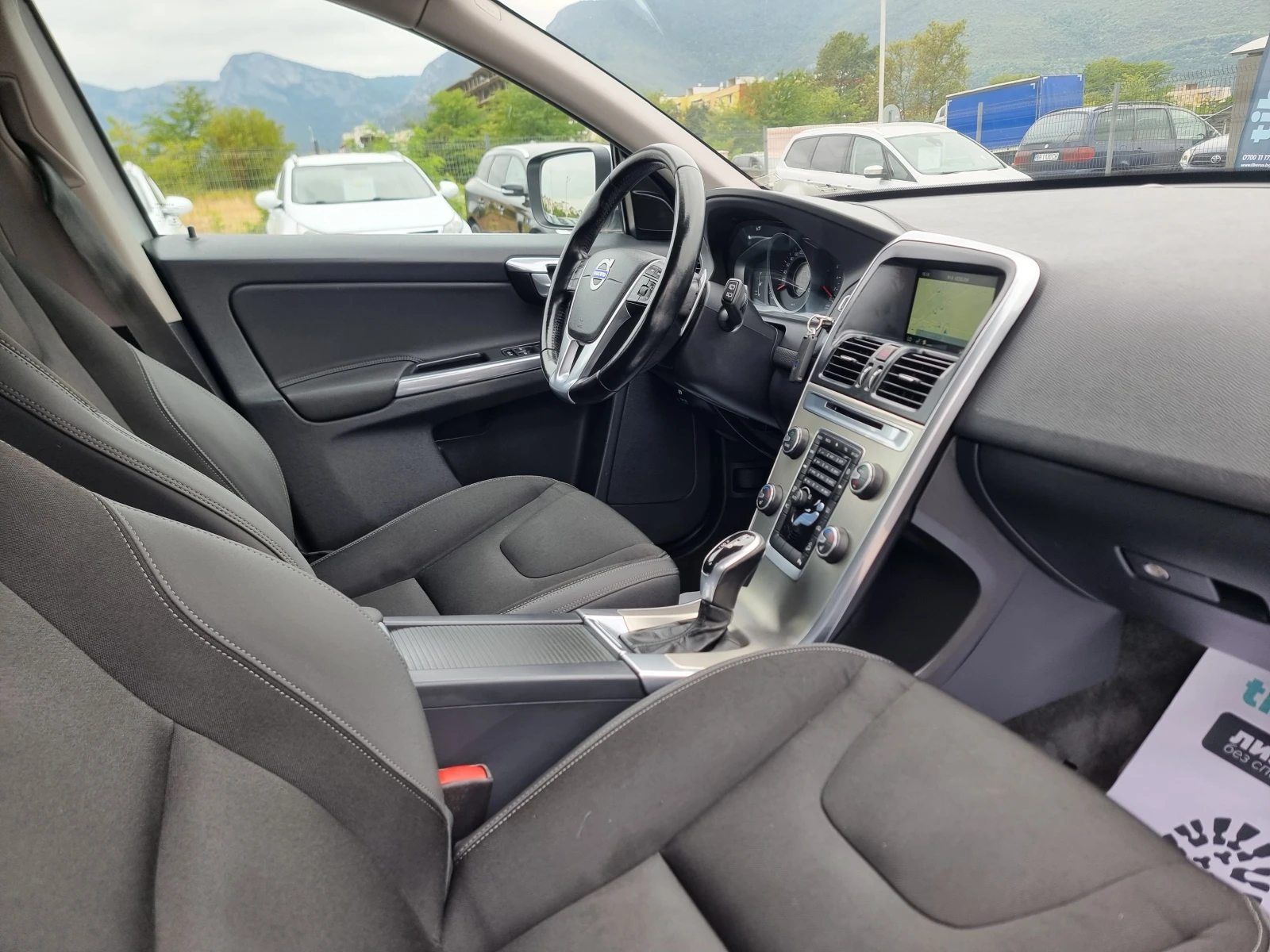 Volvo XC60 2.4 D4 FACE, снимка 16 - Автомобили и джипове - 55847146