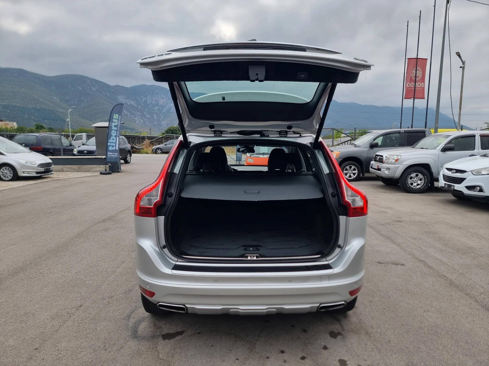 Volvo XC60 2.4 D4 FACE, снимка 13 - Автомобили и джипове - 55847146