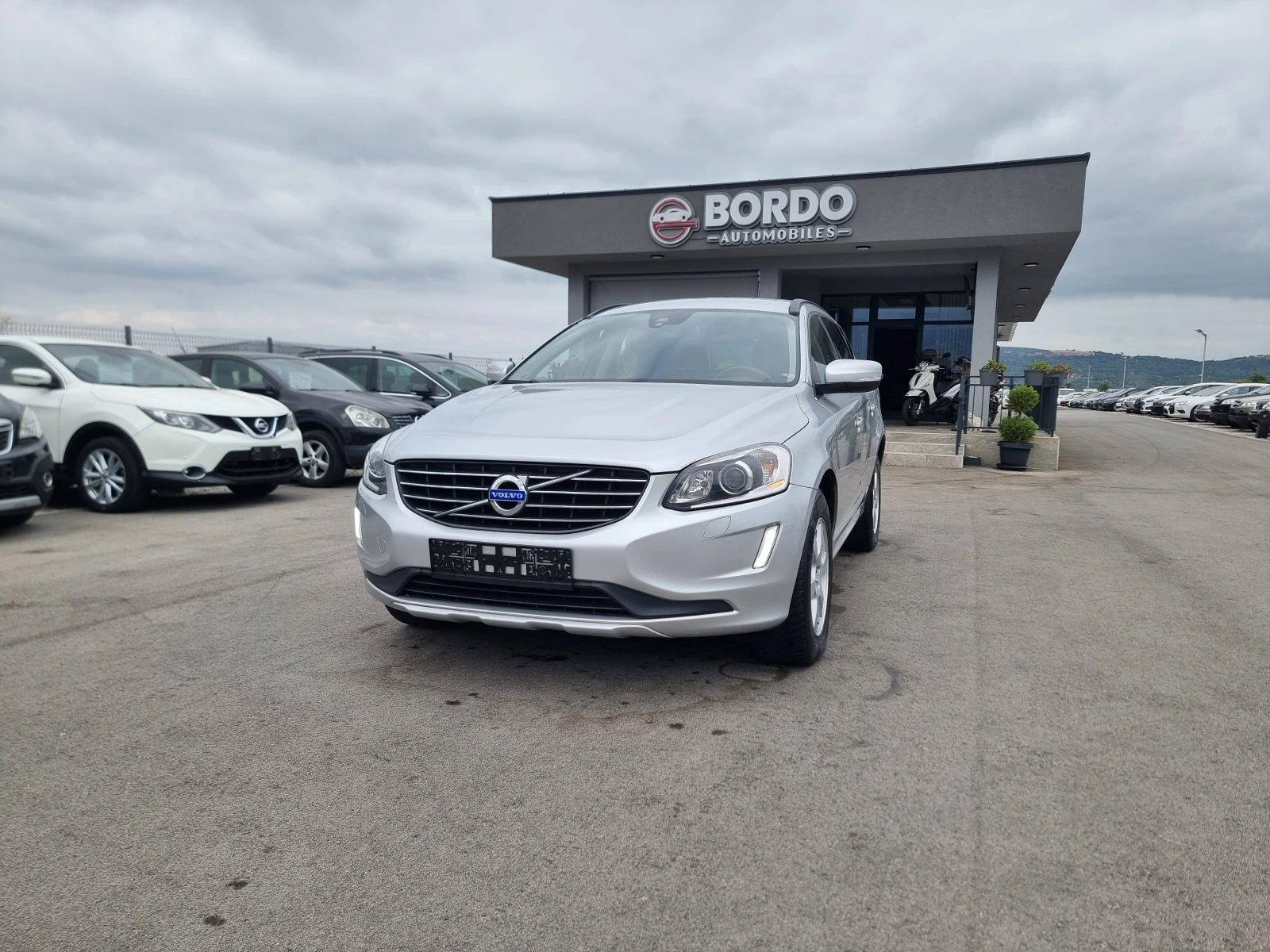 Volvo XC60 2.4 D4 FACE, снимка 2 - Автомобили и джипове - 55847146