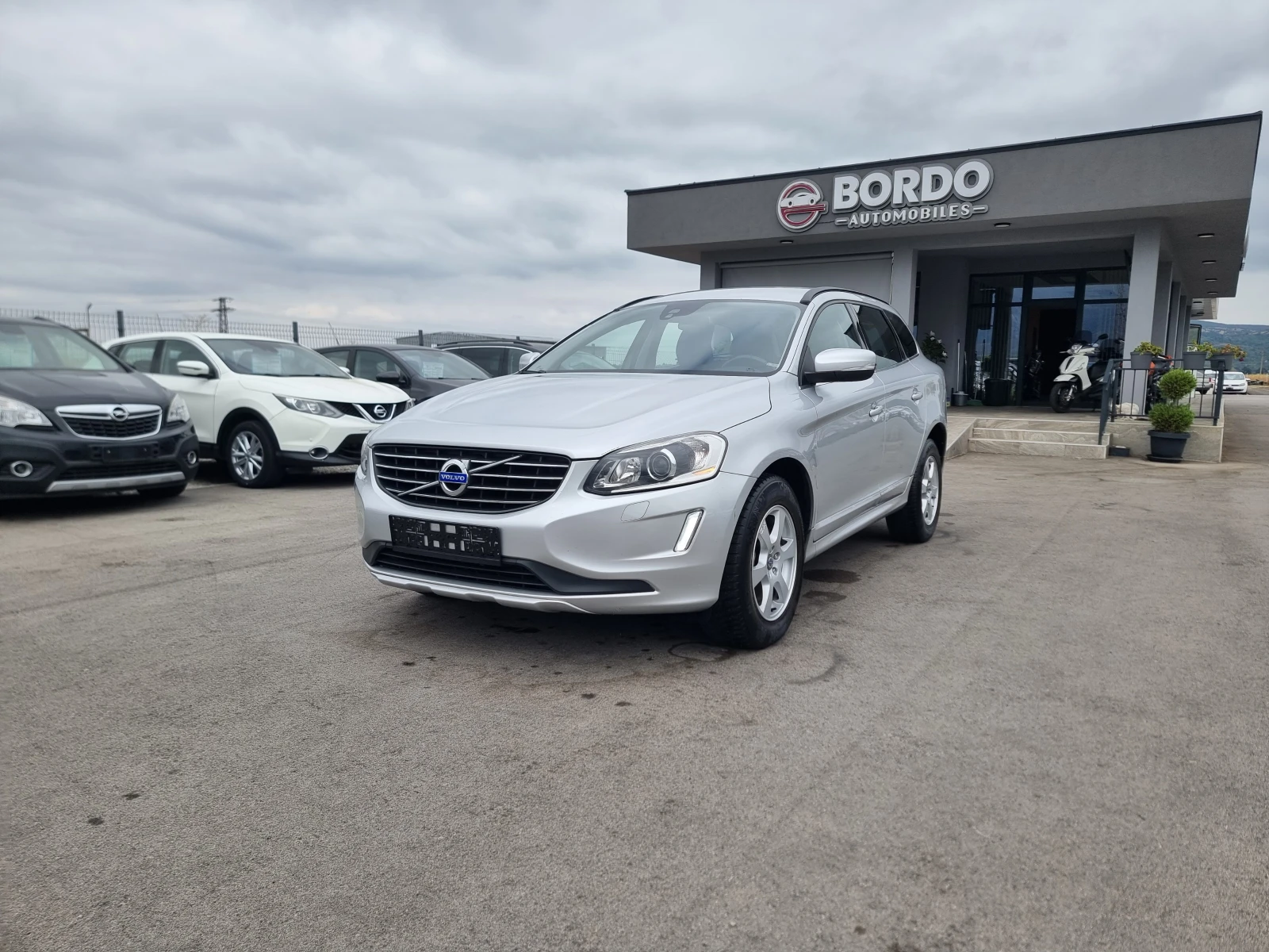 Volvo XC60 2.4 D4 FACE, снимка 3 - Автомобили и джипове - 55847146