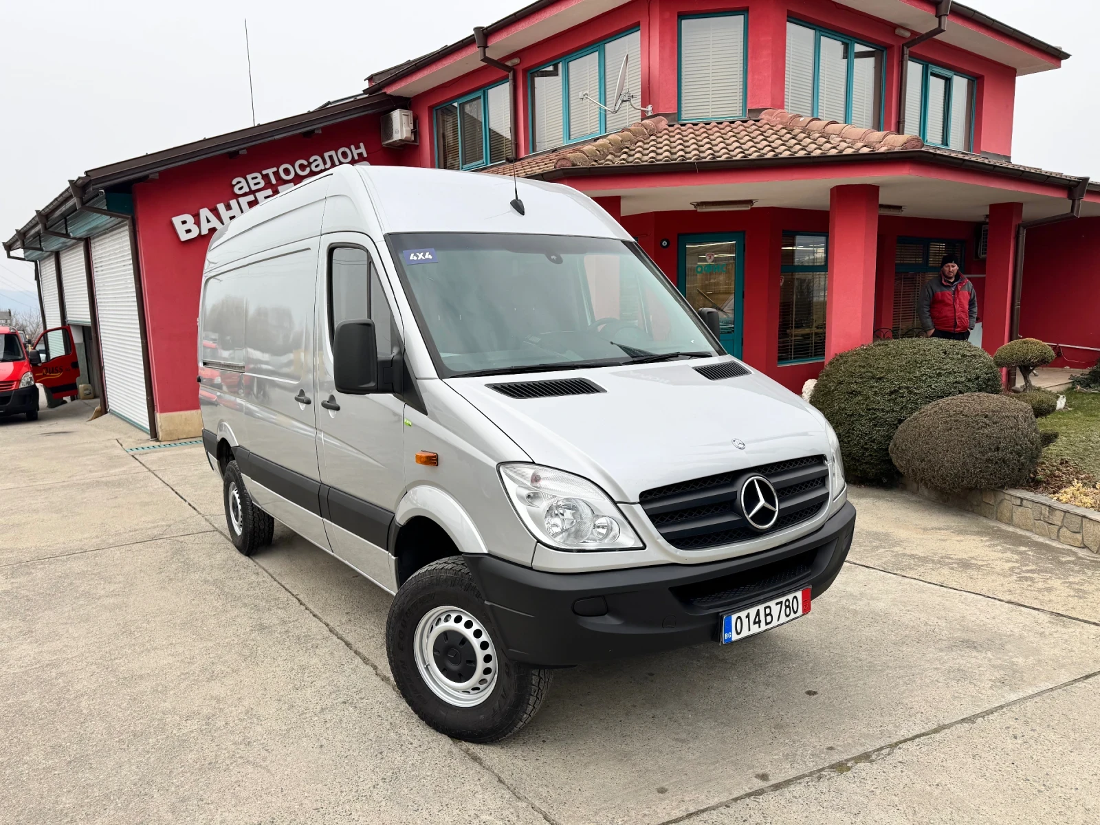 Mercedes-Benz Sprinter 318 CDI* 4X4* Климатик* Навигация - изображение 2