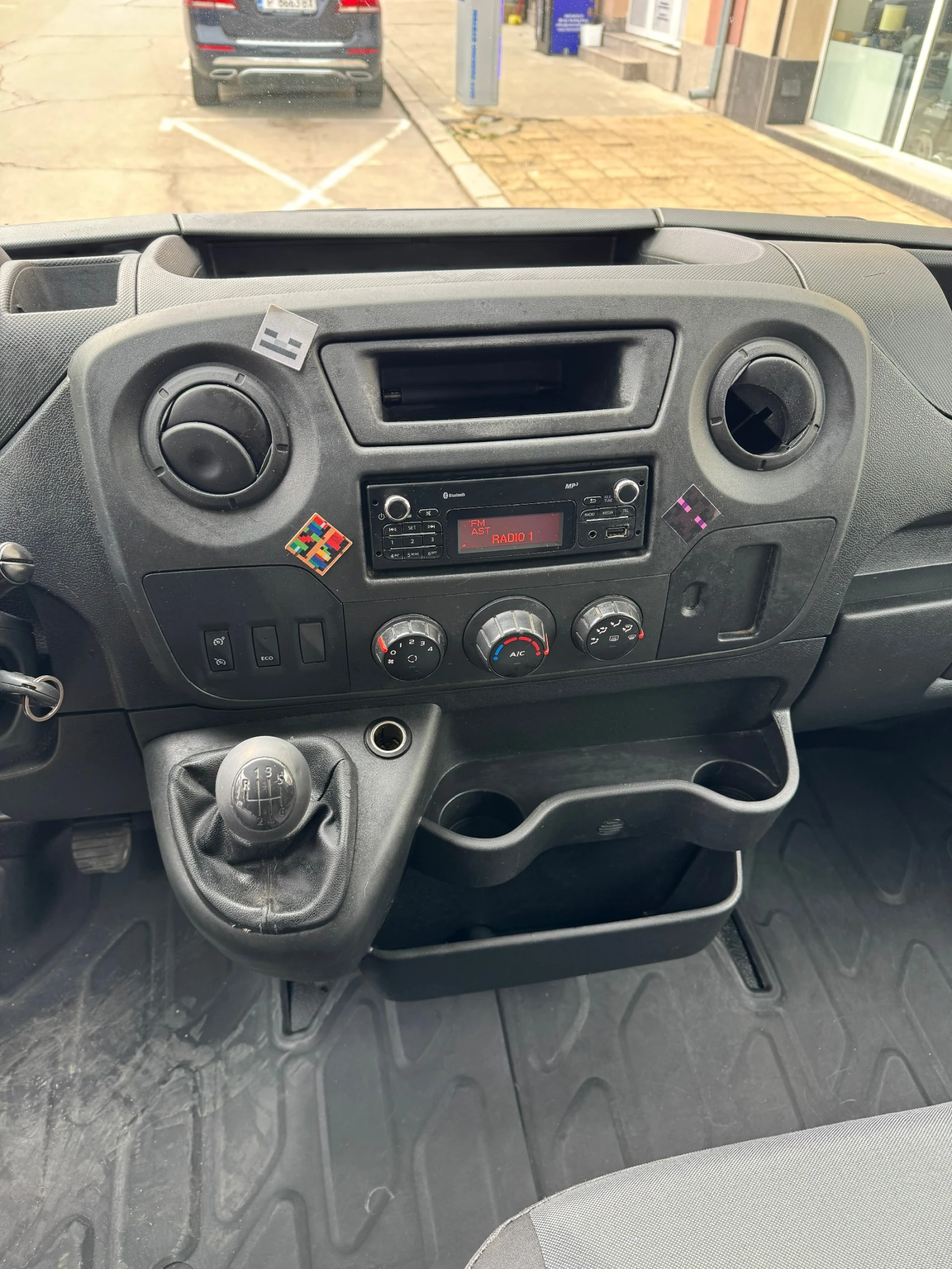 Renault Master дрехарка, снимка 8 - Бусове и автобуси - 54064716