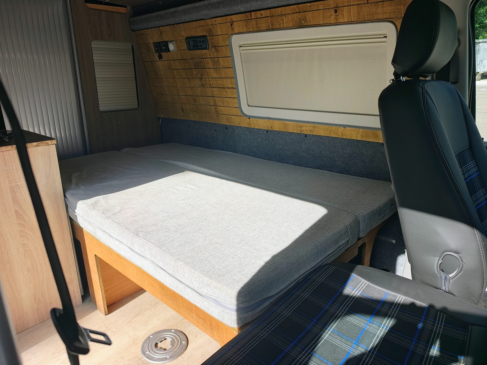 Кемпер VW T5, снимка 12 - Каравани и кемпери - 55684946