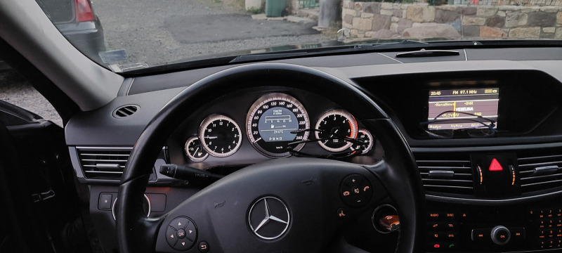 Mercedes-Benz E 200, снимка 7 - Автомобили и джипове - 45197718