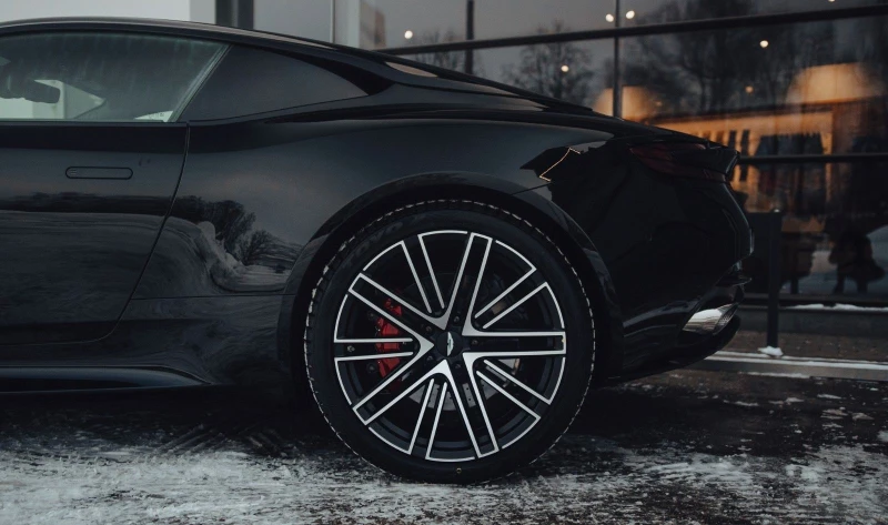 Aston martin Други DB12 Coupe = Carbon Ceramic Brakes= Гаранция, снимка 5 - Автомобили и джипове - 47357346