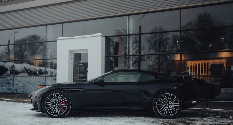 Aston martin Други DB12 Coupe = Carbon Ceramic Brakes= Гаранция, снимка 4 - Автомобили и джипове - 47357346