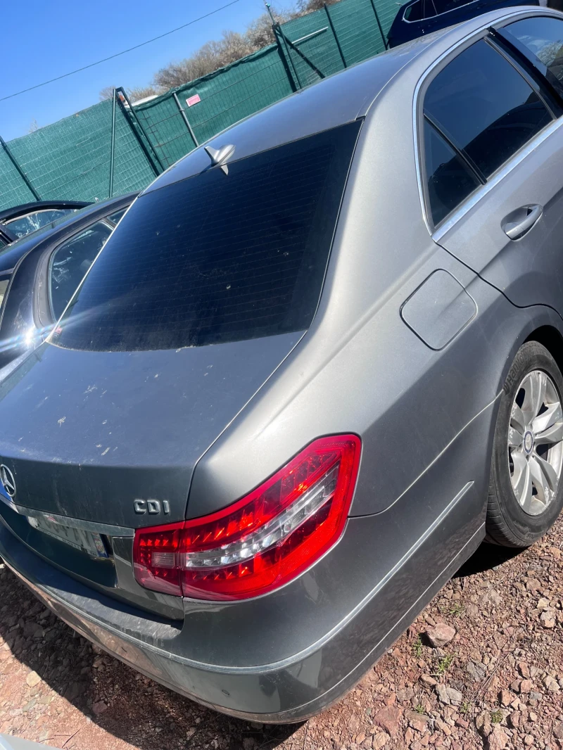 Mercedes-Benz E 220 2 бр 2010/2013г, снимка 3 - Автомобили и джипове - 49629040