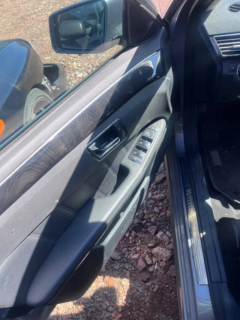 Mercedes-Benz E 220 2 бр 2010/2013г, снимка 6 - Автомобили и джипове - 49629040