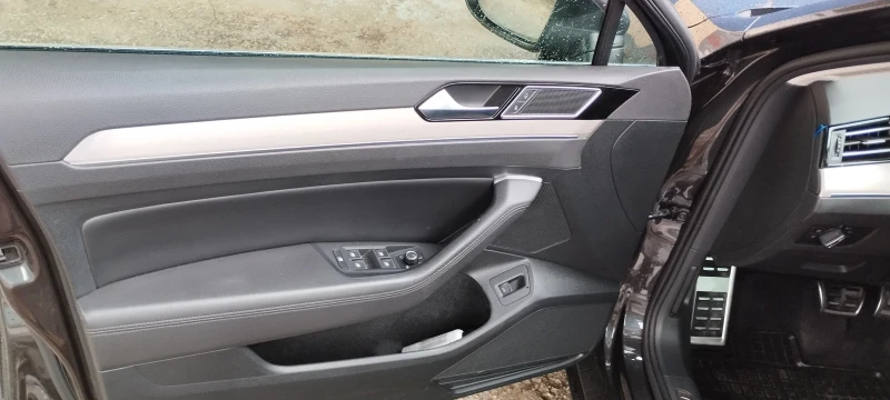 VW Passat, снимка 14 - Автомобили и джипове - 52449094