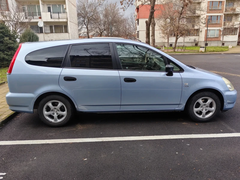 Honda Stream 1.7 v-tec, снимка 2 - Автомобили и джипове - 53291024