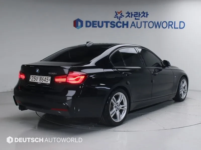 BMW 320 I M Sports Shadow, снимка 2 - Автомобили и джипове - 55830721