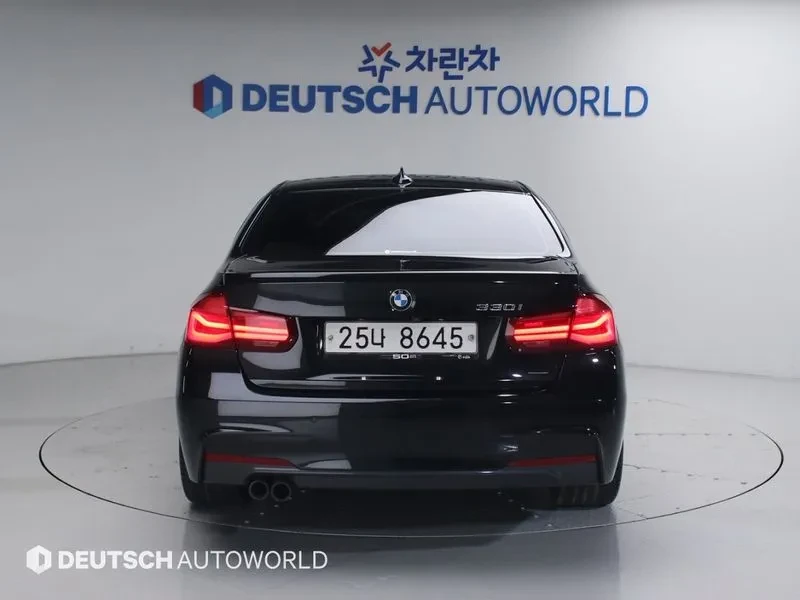 BMW 320 I M Sports Shadow, снимка 4 - Автомобили и джипове - 55830721