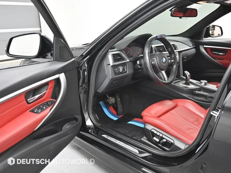 BMW 320 I M Sports Shadow, снимка 11 - Автомобили и джипове - 55830721