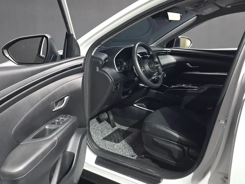 Hyundai Tucson 2.0 2WD, снимка 6 - Автомобили и джипове - 56325368
