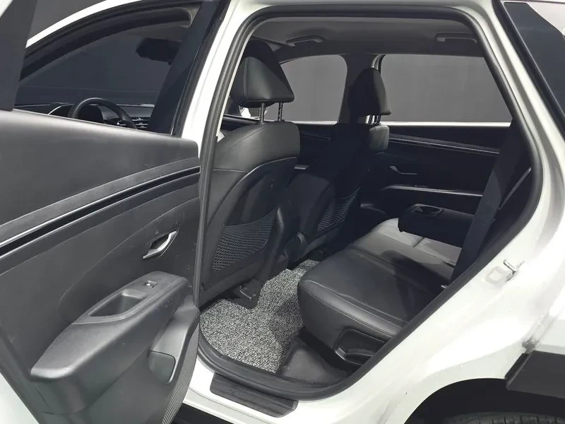 Hyundai Tucson 2.0 2WD, снимка 8 - Автомобили и джипове - 56325368
