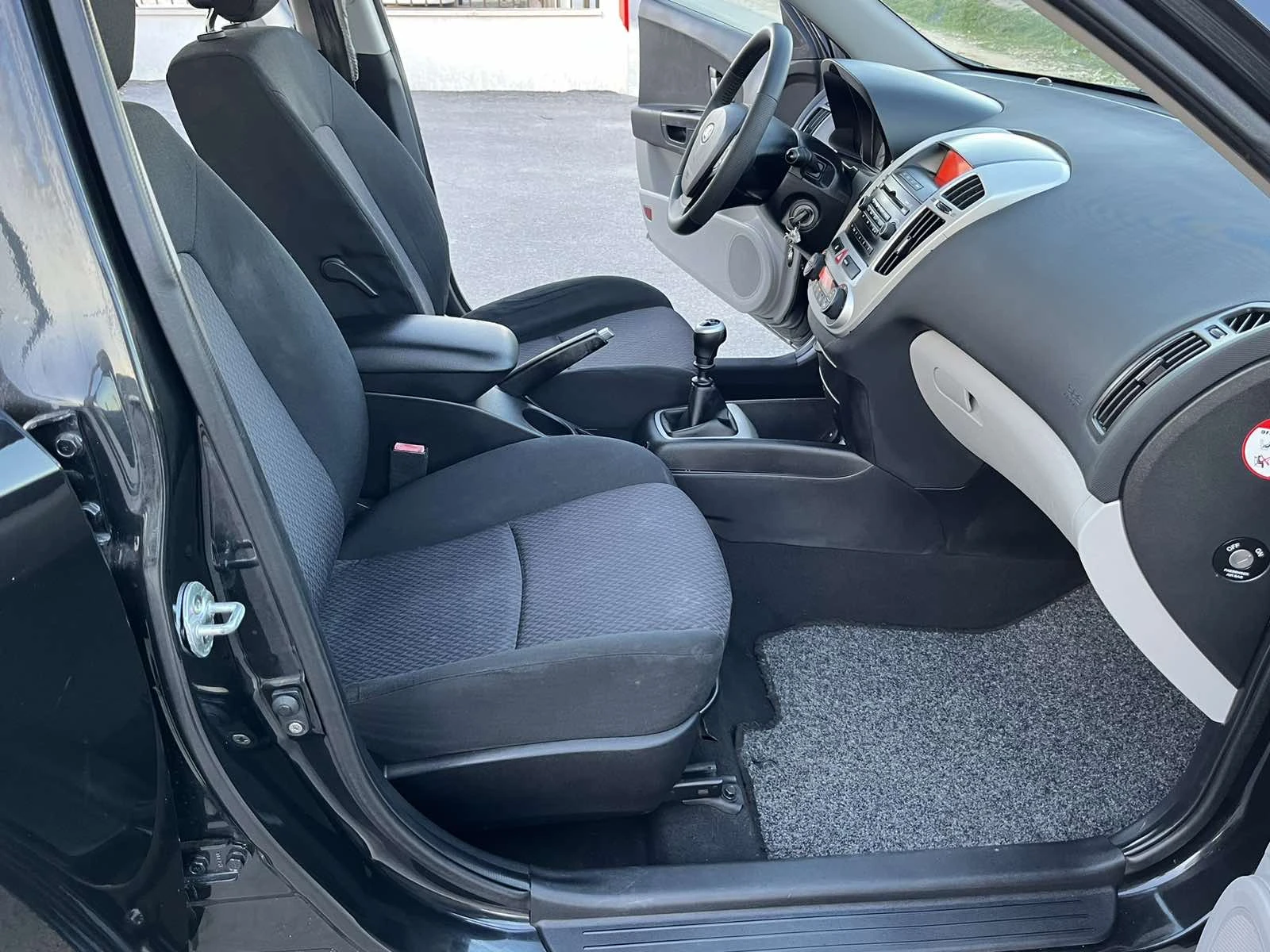 Kia Ceed 1.4I 109      | Mobile.bg   11