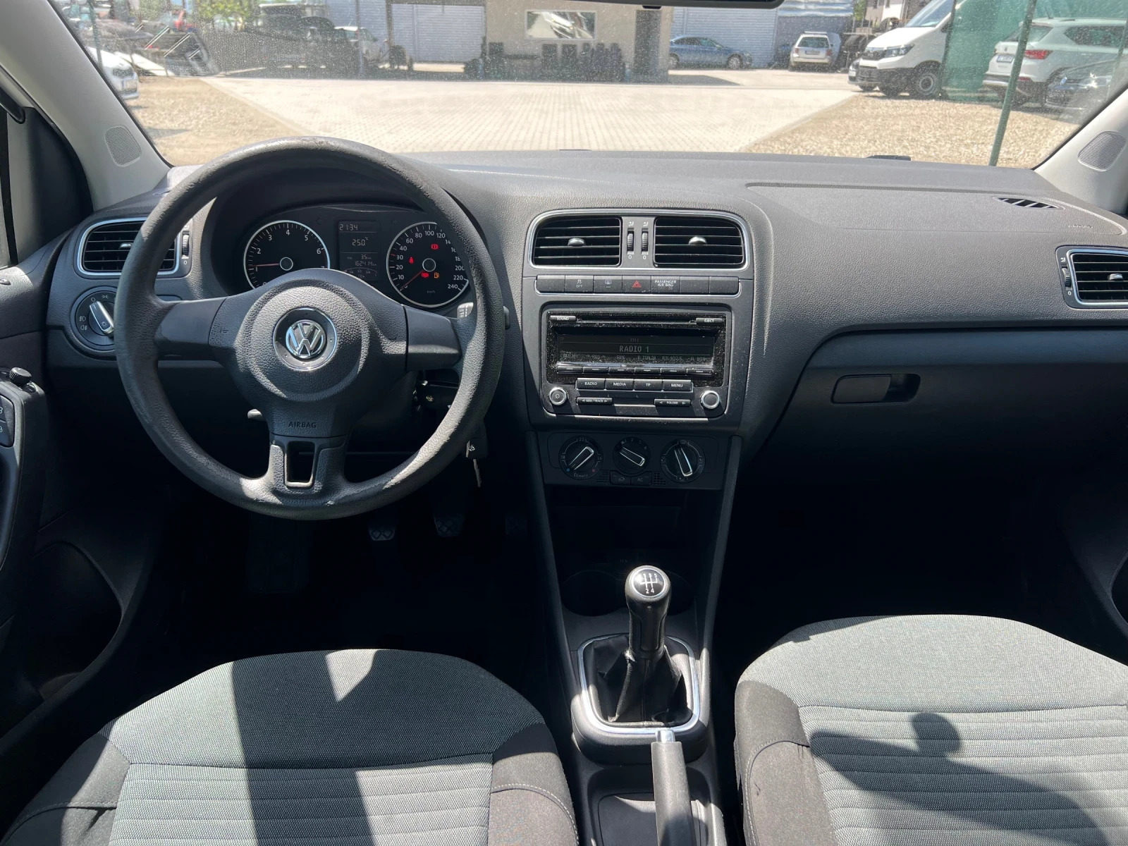 VW Polo 1.4i Лизинг - изображение 7
