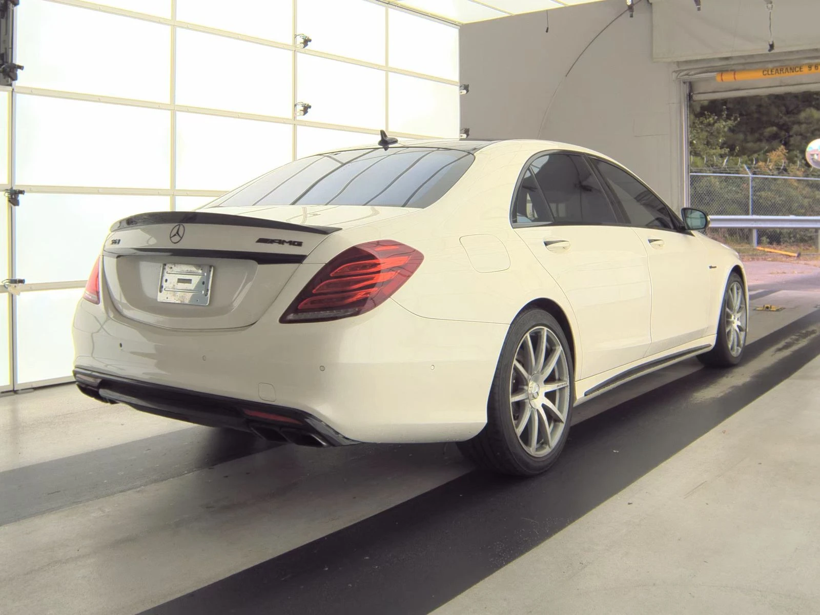 Mercedes-Benz S 63 AMG Обдух* BURMESTER* Night Vision* 360* Пано* Масаж*  - изображение 4