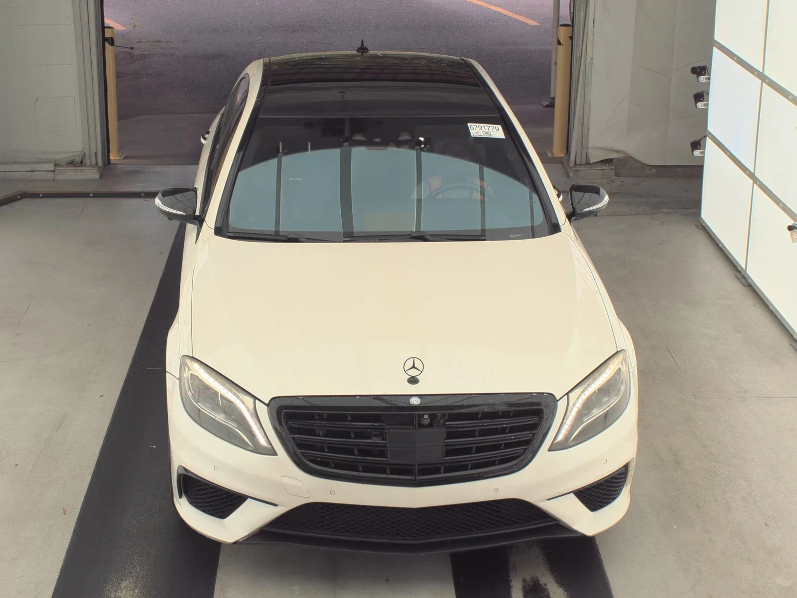 Mercedes-Benz S 63 AMG Обдух* BURMESTER* Night Vision* 360* Пано* Масаж*  - изображение 2