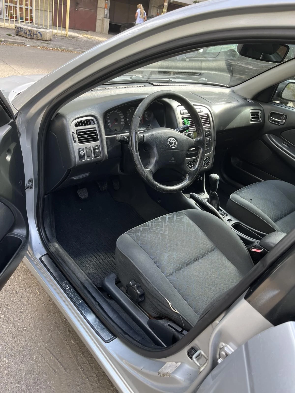 Toyota Avensis  1.6 VVT-I - изображение 9