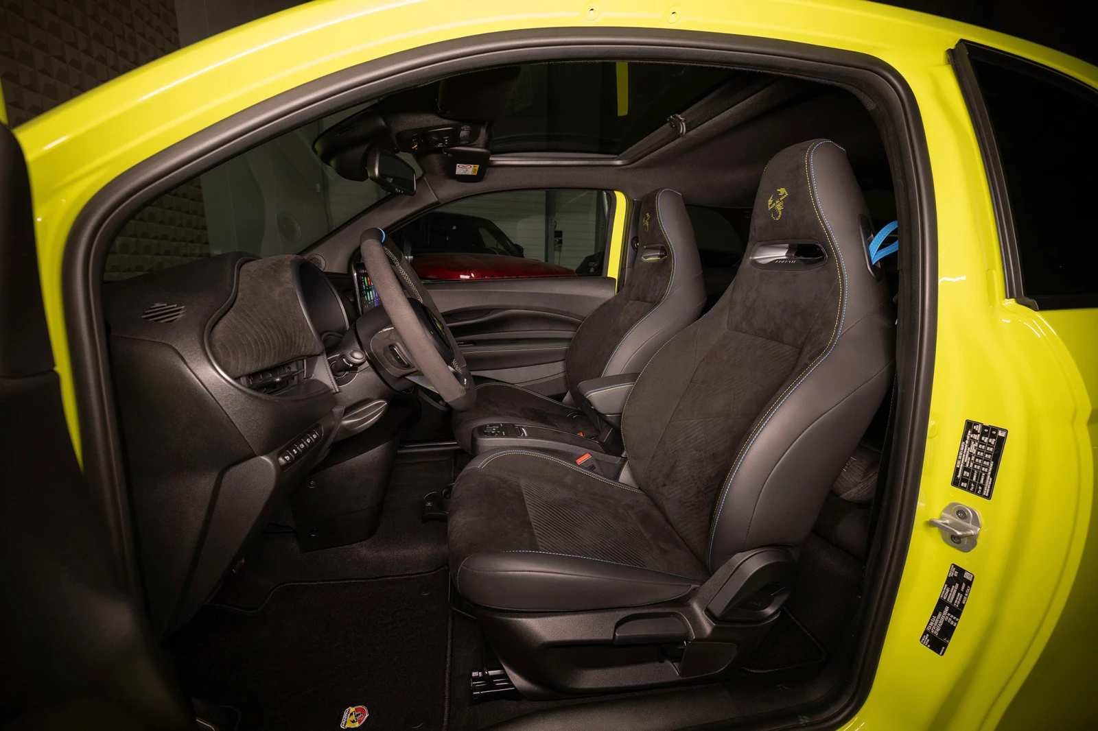 Abarth 500e Electrical Engine * Panoramic roof * ГАРАНЦИЯ, снимка 8 - Автомобили и джипове - 54031400