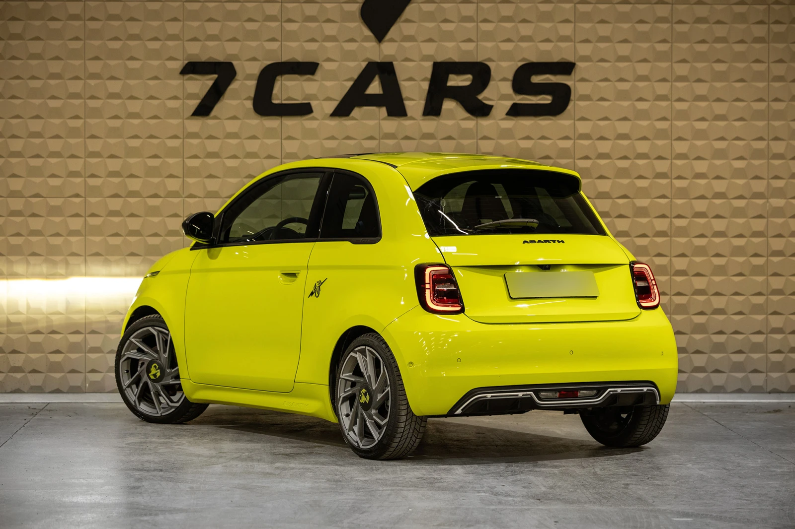 Abarth 500e Electrical Engine * Panoramic roof * ГАРАНЦИЯ, снимка 4 - Автомобили и джипове - 54031400