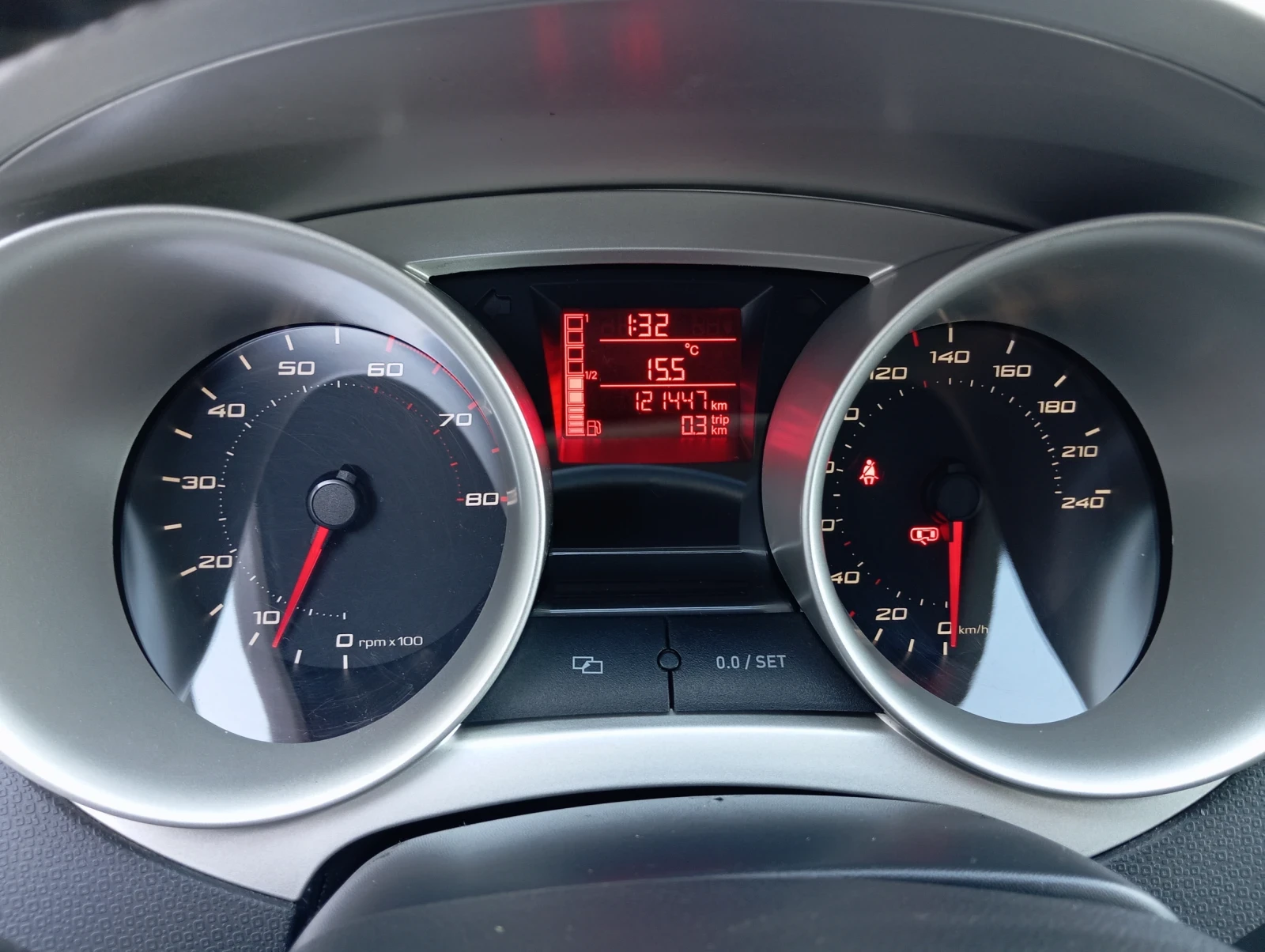 Seat Ibiza 1.6i ЛИЗИНГ , снимка 12 - Автомобили и джипове - 54116217