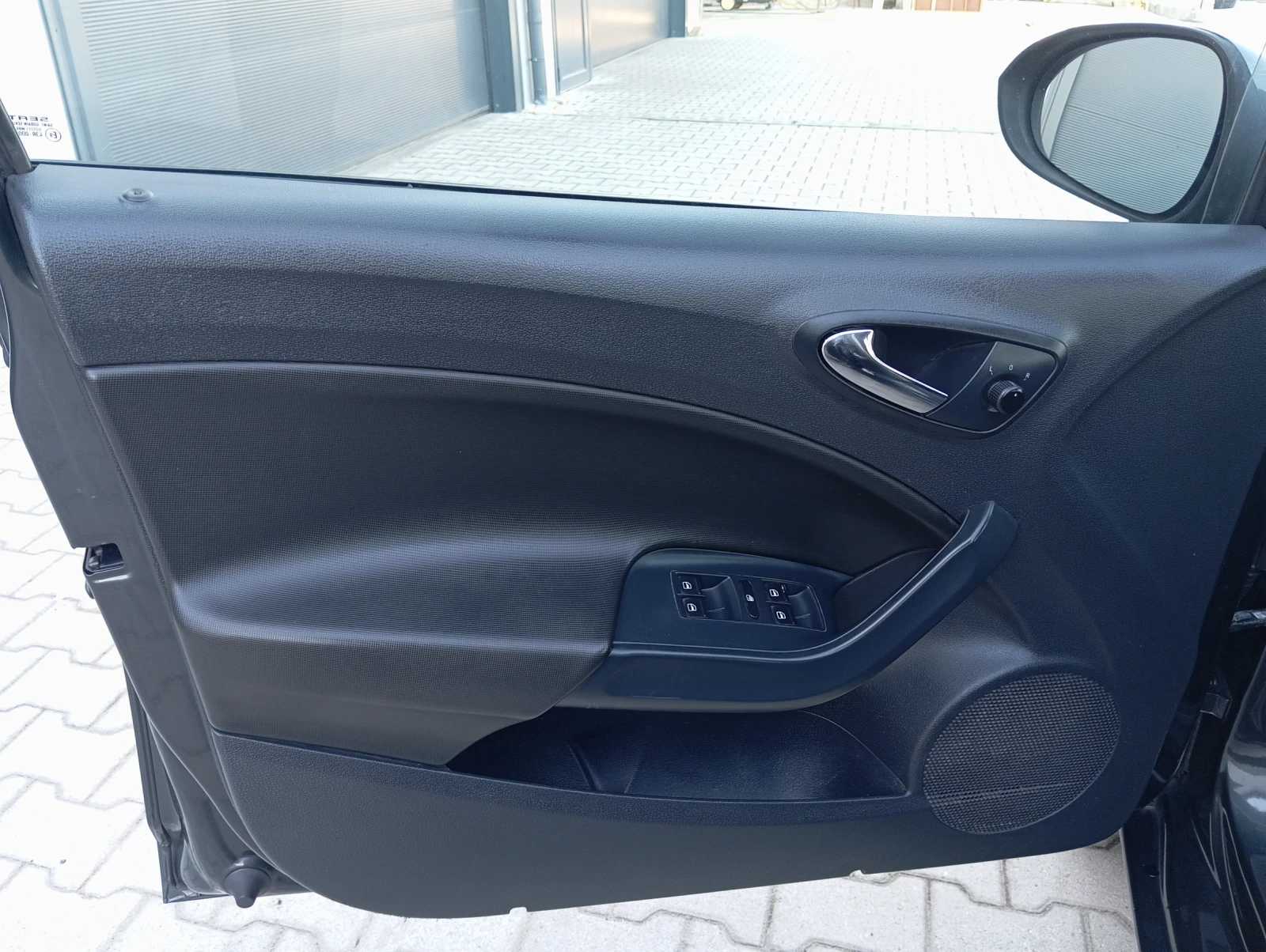 Seat Ibiza 1.6i ЛИЗИНГ , снимка 8 - Автомобили и джипове - 54116217