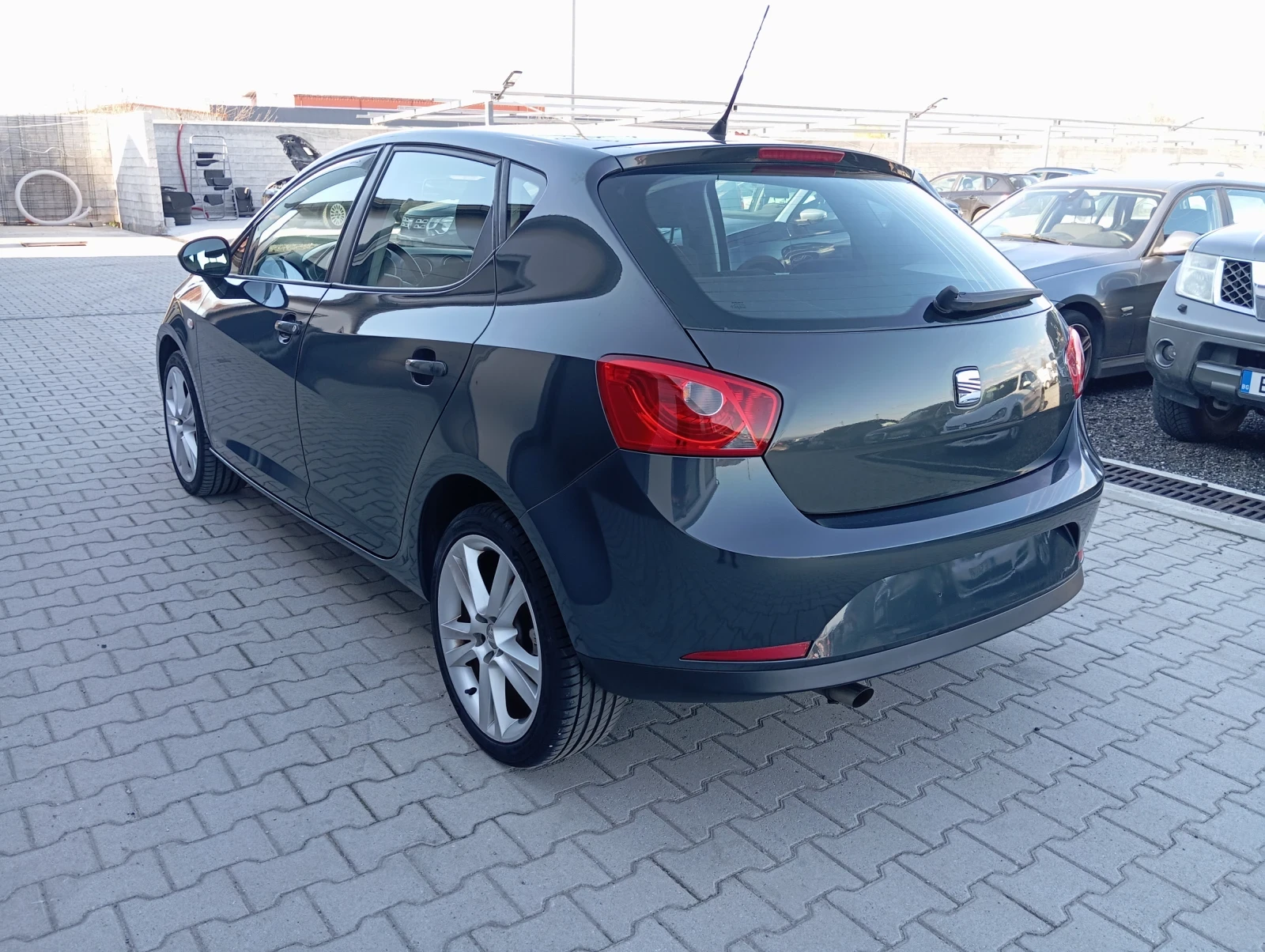 Seat Ibiza 1.6i ЛИЗИНГ , снимка 4 - Автомобили и джипове - 54116217