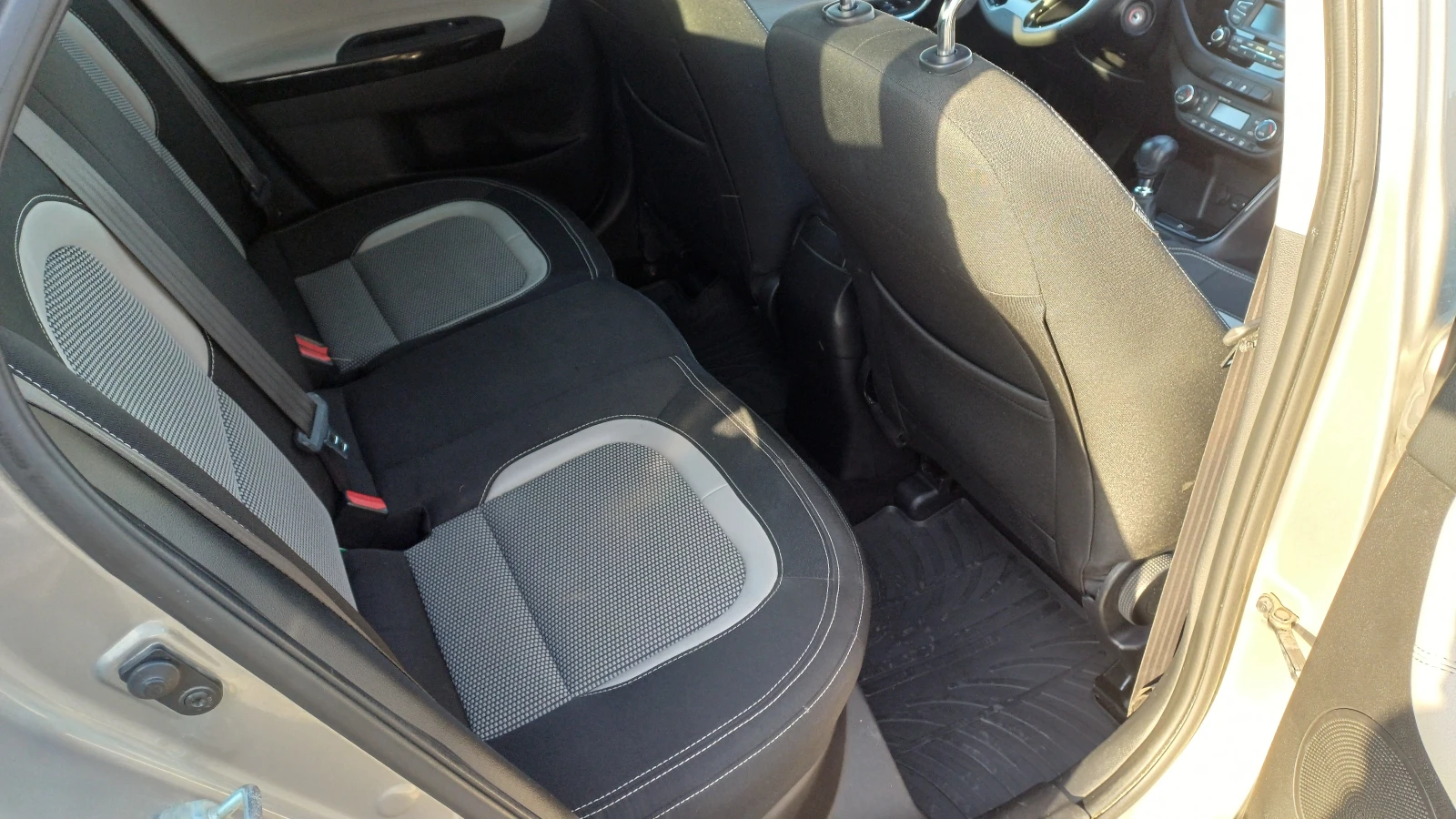 Kia Ceed 1.6 ДИЗЕЛ, снимка 11 - Автомобили и джипове - 54140112