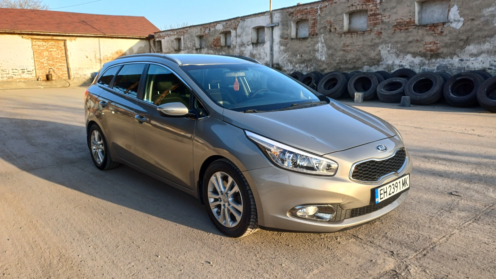 Kia Ceed 1.6 ДИЗЕЛ, снимка 2 - Автомобили и джипове - 54140112
