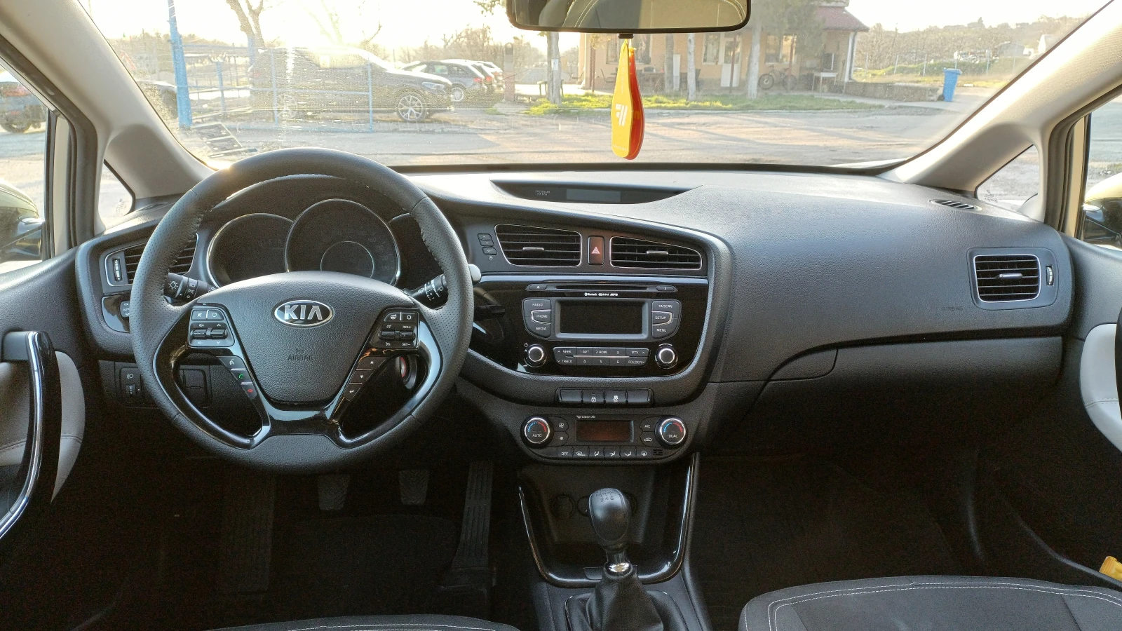 Kia Ceed 1.6 ДИЗЕЛ, снимка 7 - Автомобили и джипове - 54140112