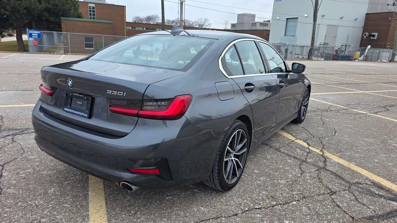 BMW 330 xDrive / CAMERA / ПОДГРЕВИ / КЛИП НА МОТОРА , снимка 3 - Автомобили и джипове - 54651921