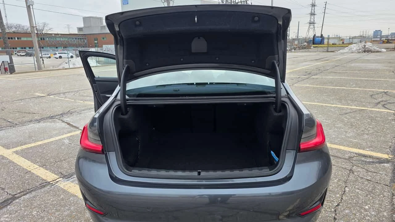 BMW 330 xDrive / CAMERA / ПОДГРЕВИ / КЛИП НА МОТОРА , снимка 11 - Автомобили и джипове - 54651921
