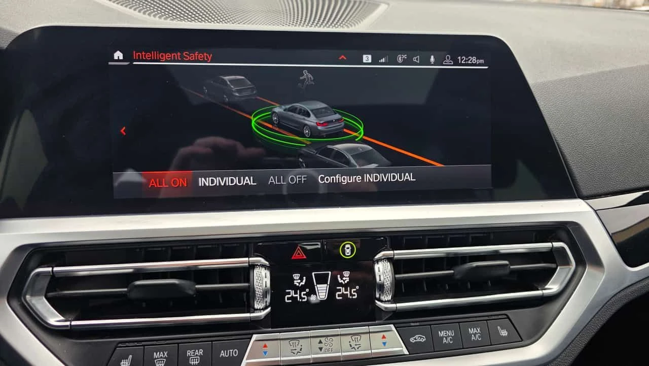 BMW 330 xDrive / CAMERA / ПОДГРЕВИ / КЛИП НА МОТОРА , снимка 12 - Автомобили и джипове - 54651921