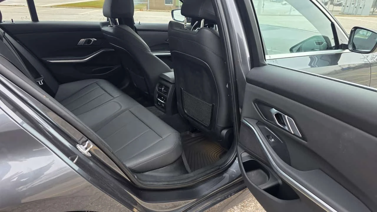 BMW 330 xDrive / CAMERA / ПОДГРЕВИ / КЛИП НА МОТОРА , снимка 17 - Автомобили и джипове - 54651921
