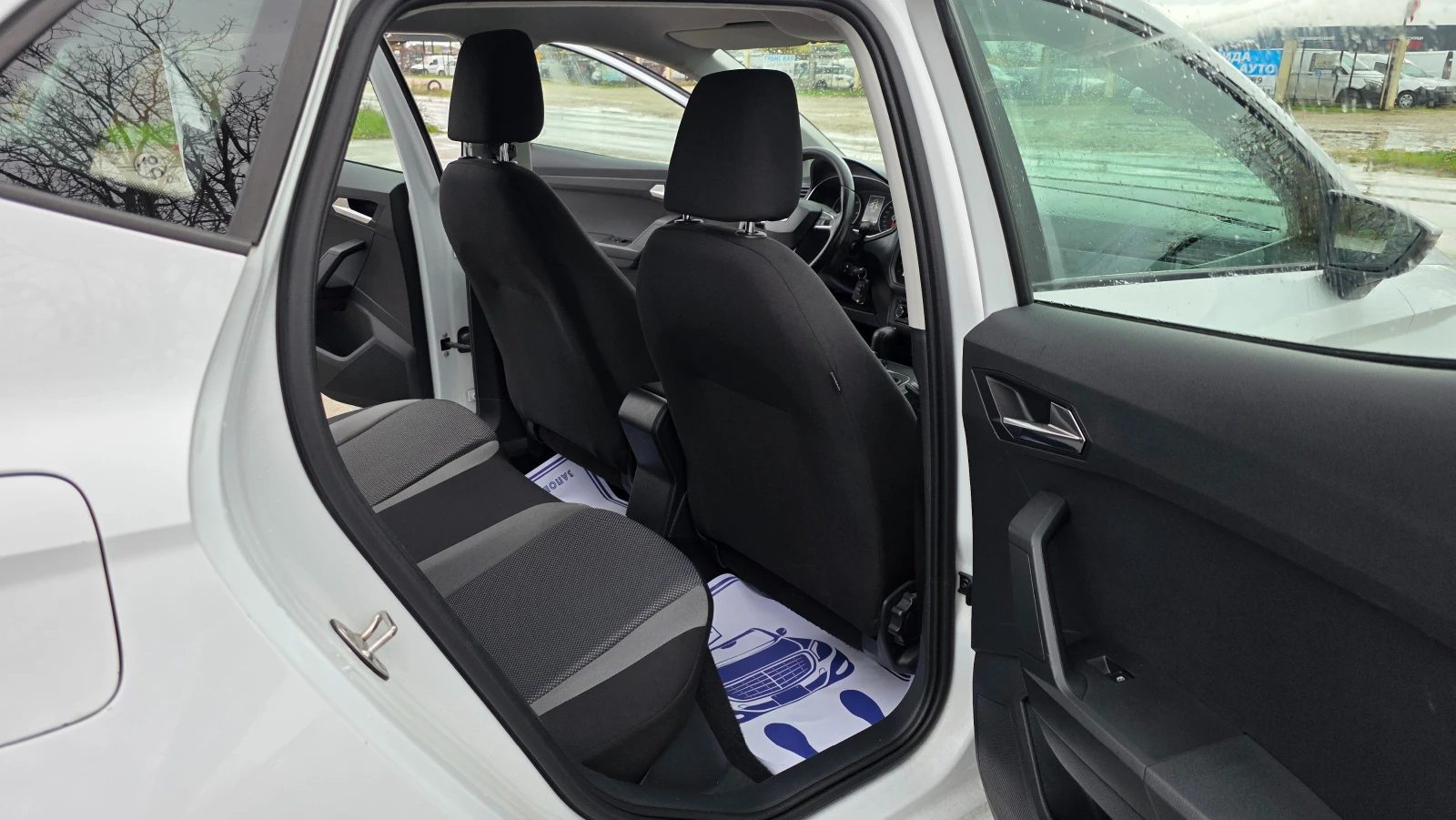 Seat Ibiza ЧИСТО НОВА, снимка 11 - Автомобили и джипове - 54723138