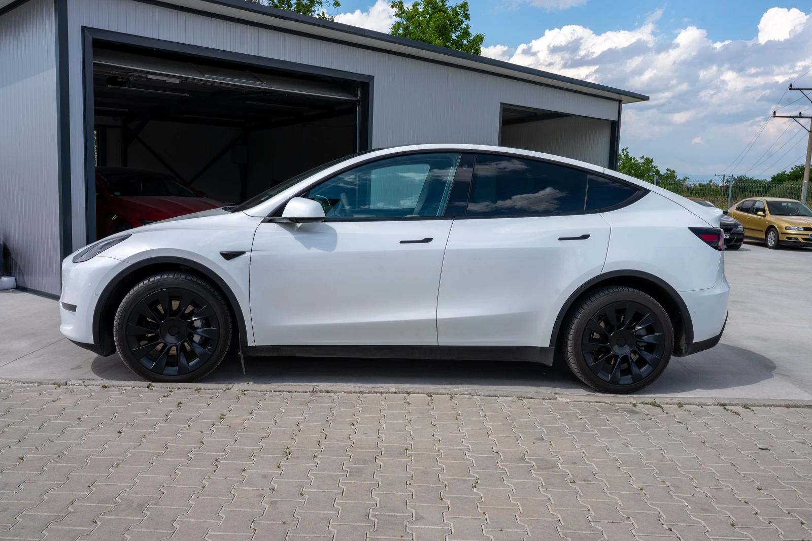 Tesla Model Y Long Range, снимка 2 - Автомобили и джипове - 54996615
