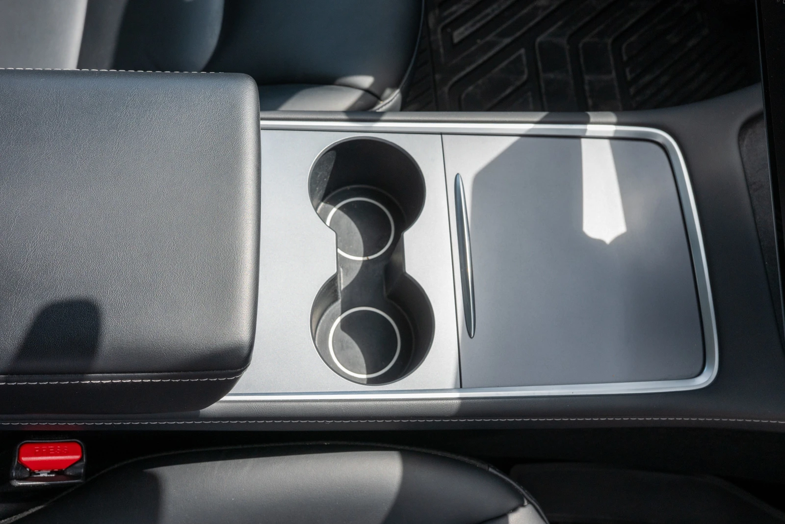 Tesla Model Y Long Range, снимка 17 - Автомобили и джипове - 54996615