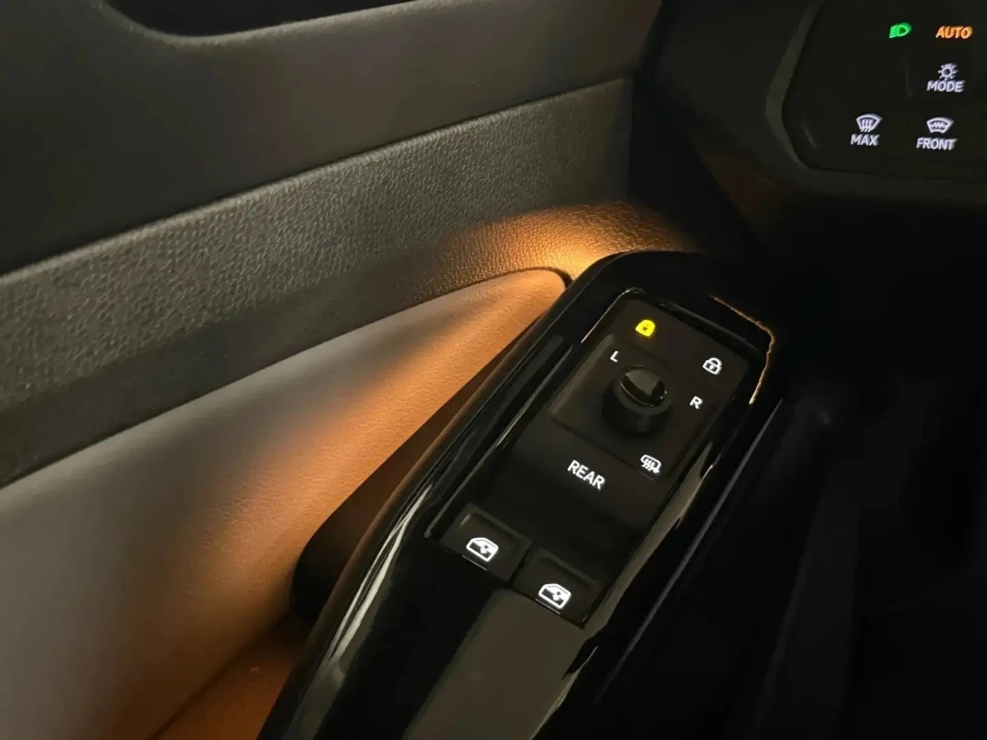 VW ID.4 * PRO* AWD* ПОДГРЕВ* NAVI* , снимка 15 - Автомобили и джипове - 55062604