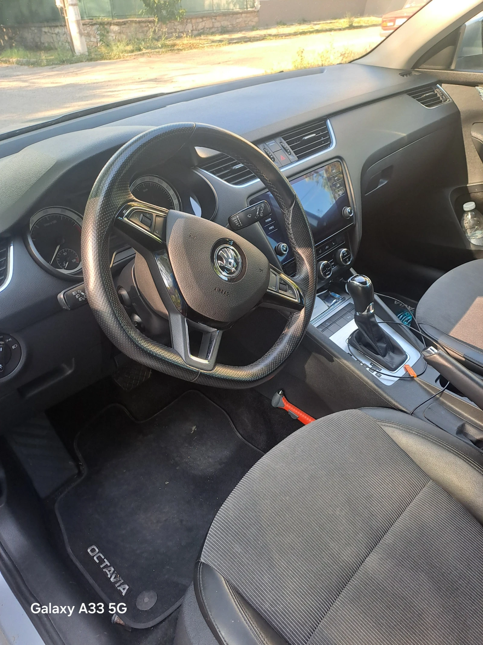 Skoda Octavia 1.5 TSI, снимка 5 - Автомобили и джипове - 55089803