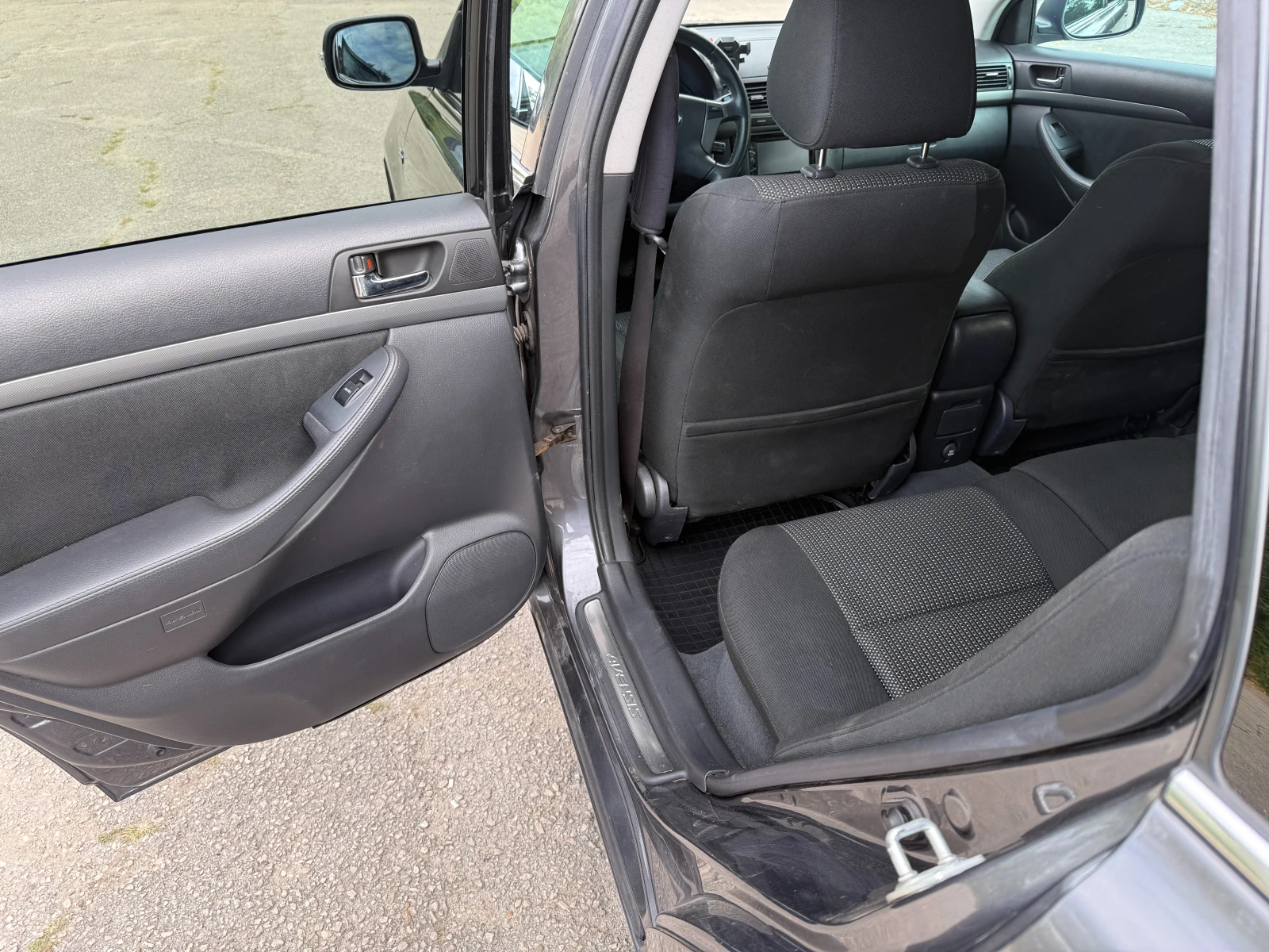 Toyota Avensis 2.2 D4D, снимка 7 - Автомобили и джипове - 55710227