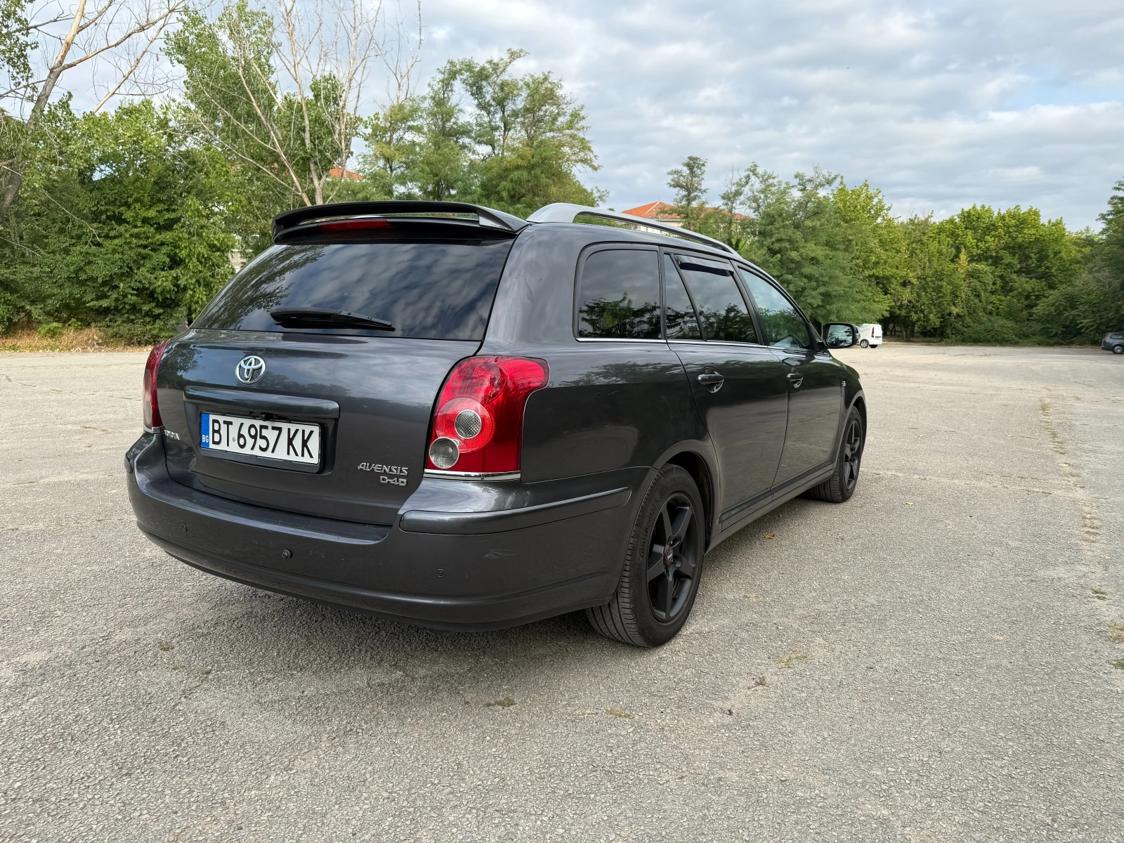 Toyota Avensis 2.2 D4D, снимка 4 - Автомобили и джипове - 55710227